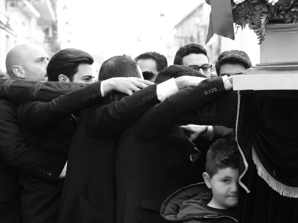 Trapani:Processione del Venerdi' Santo: L'intruso