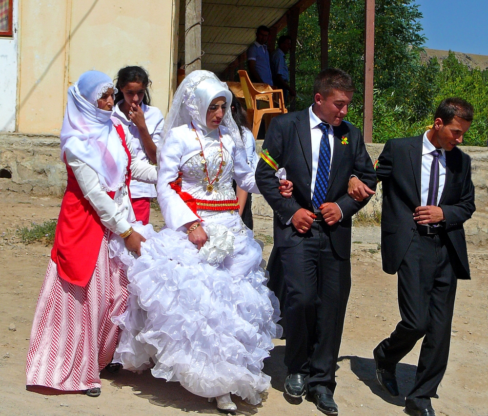 Festa nuziale alle Cascate di Muradyie,Anatolia,Turchia