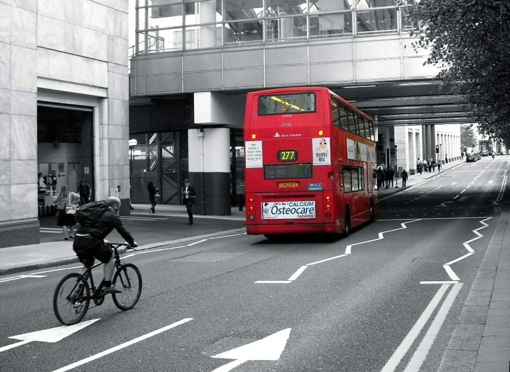 Inseguendo un bus rosso...