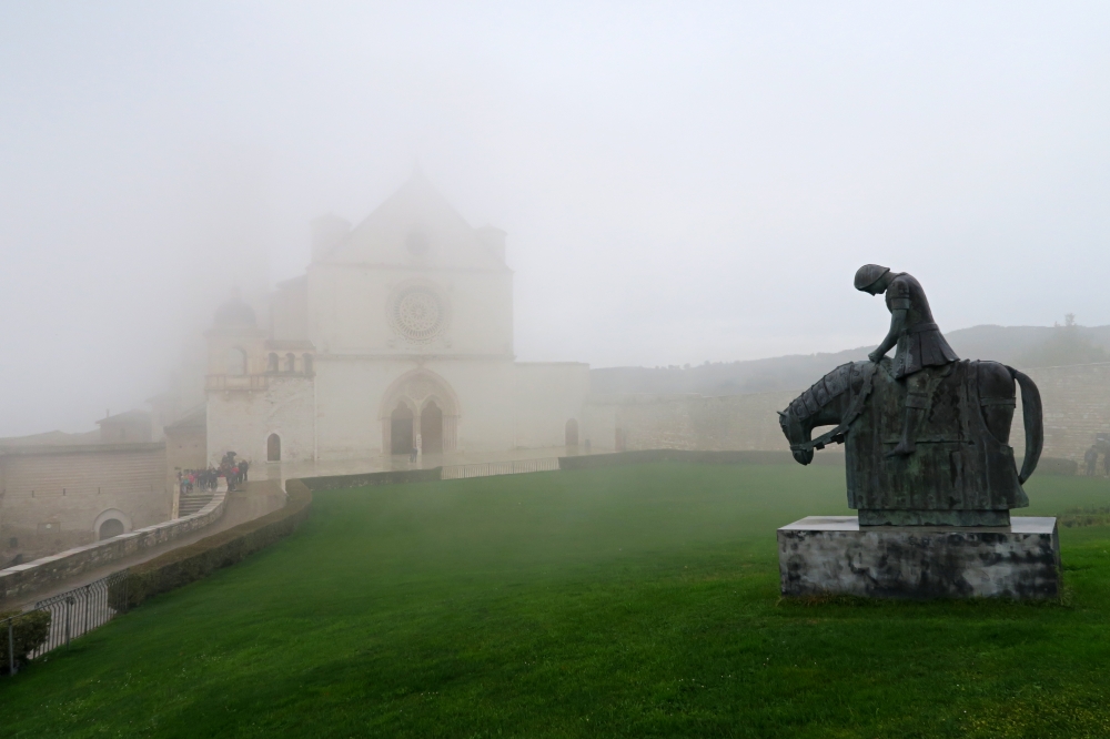 Avvolta dalla nebbia