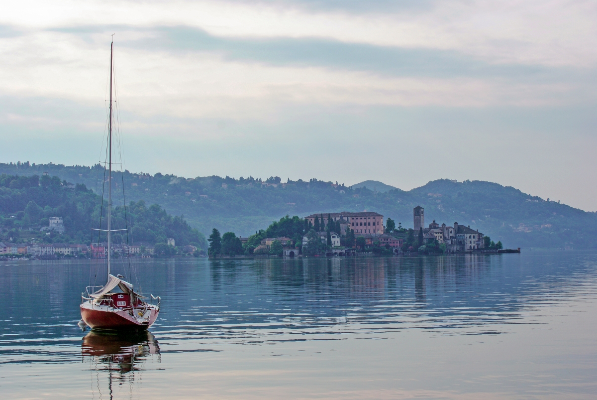 Lago d'Orta - Isola di San Giulio vista da Pella